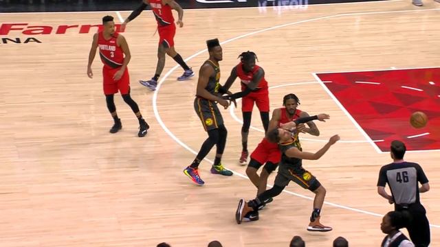 Trevor Ariza Trucks Trae Young After Getting Nutmegged смотреть онлайн