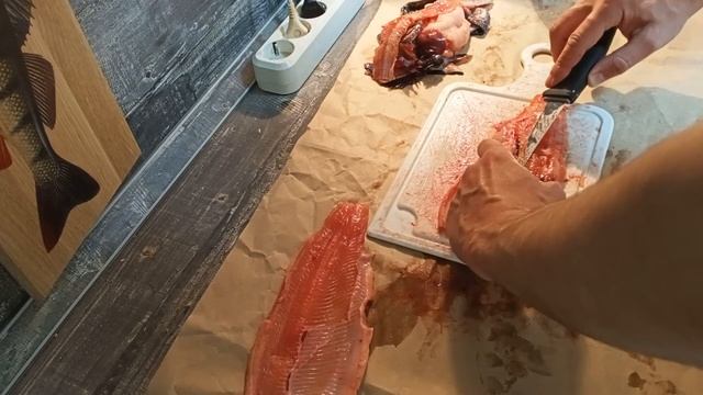 Чистка форели, часть вторая (чистовая) смотреть онлайн