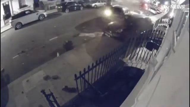 Водитель Audi устроил "элитное ДТП" смотреть онлайн