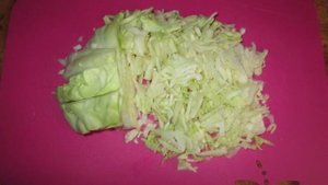 Салат с капустой, яйцом и курицей