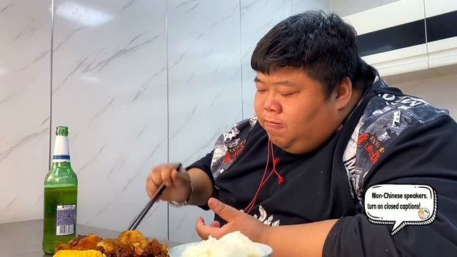 好久没吃排骨，猴哥做一锅“排骨大乱炖”，配上米饭又吃撑了！【胖猴仔】