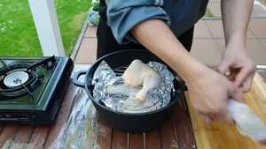 Как закоптить курицу в кастрюле