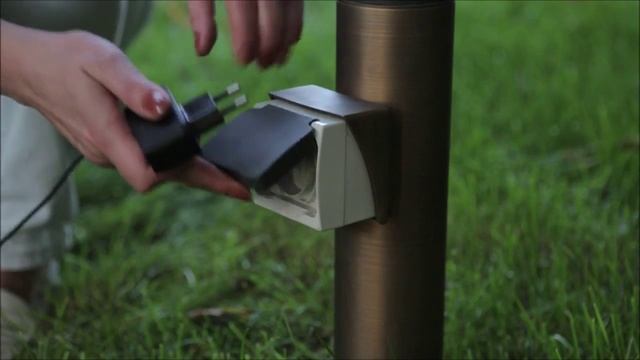 Функциональное освещение дорожек и декоративное освещение ландшафта