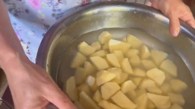 Узбекское жаркое в казане на костре. Хумсон дача. Узбекистан #жаркое #дача #узбекистан
