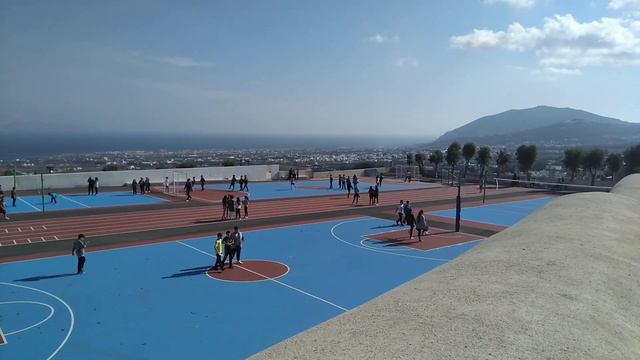 Игра футбола на корабле. Санторины - Греция смотреть онлайн