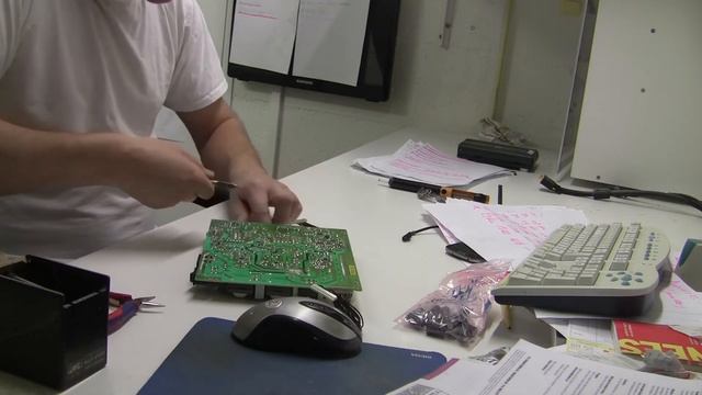 Fixing the capacitors of the Acer AL2623W (every year) смотреть онлайн