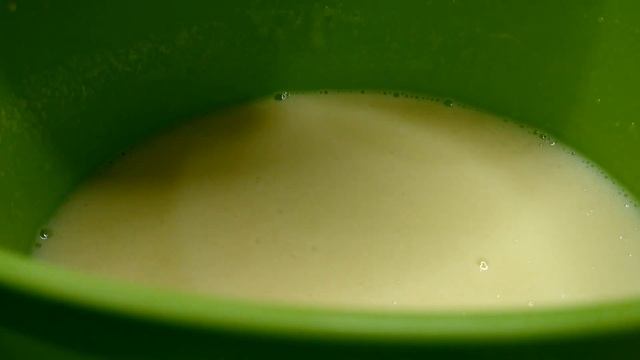 Изумительный кокосовый пирог. СРАЗУ ДВА РЕЦЕПТА. Быстрее не бывает. смотреть онлайн