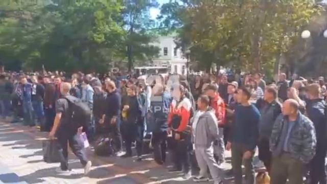 В центре Феодосии собрались первые мобилизованные крымчане