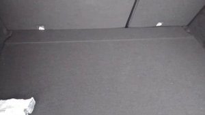 Рено Каптур обклеиваем багажник карпетом.