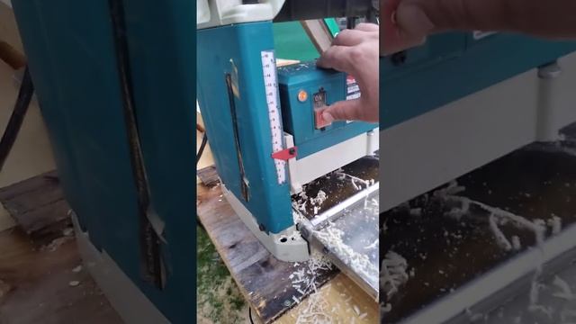 Простое решение проблемы стружкоудаления на рейсмусе Макита 2012nb смотреть онлайн