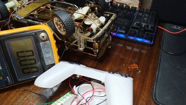 Машинка на пульте управления своими руками видео 2 смотреть онлайн