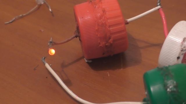 Батарейки из крышек пластиковых бутылок 3 смотреть онлайн