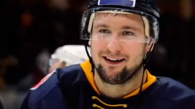 Пьяный дебош хоккеиста «Авангарда» Омский хоккеист кидался в московских полицейских обувью смотреть онлайн