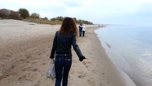 На шпильках по пляжу