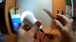 купить солнечную батарею, лампочка на солнечной панели, солнечные батареи для дачи