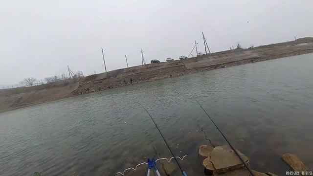 11.04.2021- Оросительный канал. Море рыбы! Супер клЁв! смотреть онлайн