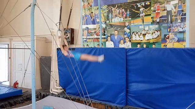 Двойное сальто назат с колец смотреть онлайн