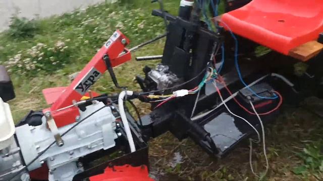 Трактор из мотоблока Угра. Работают поворотники и ходовые огни. Продаю на авито полный комплект. смотреть онлайн