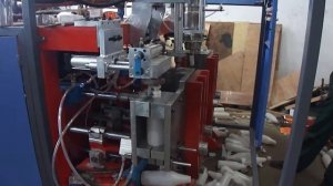 Автомат экструзионного выдува изделий из пластика