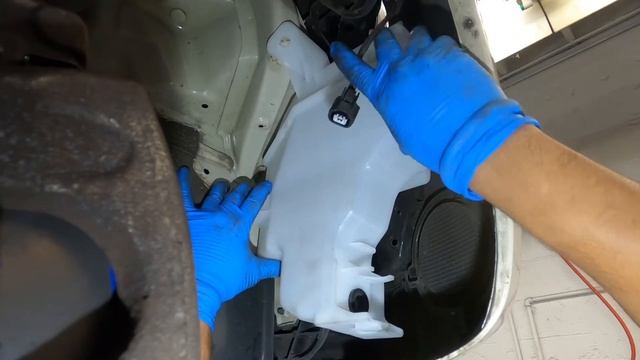 How to Replace Windshield Washer Reservoir on 2013 Kia Soul. смотреть онлайн