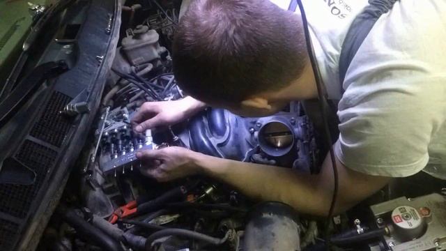 Toyota Tundra - подкапотная компановка смотреть онлайн