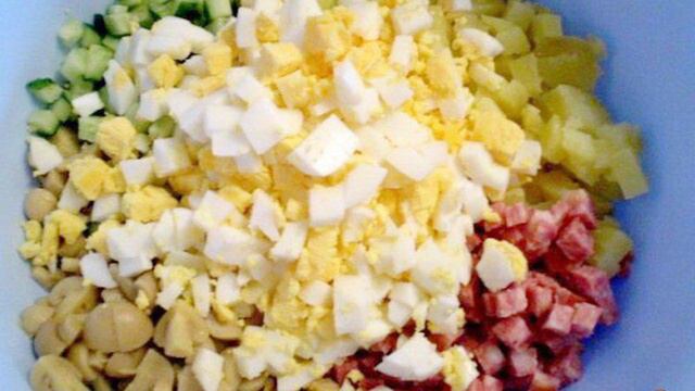 Салат с маринованными шампиньонами
