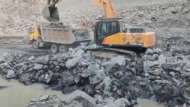 Bharat Benz Loading Trucks And SANY Excavators Caterpillar Loading Trucks/tata Prima Loading Track