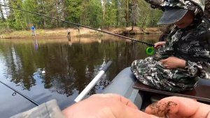 НА ЯМАЛЕ ЖАРА И НАЧАЛ КЛЕВАТЬ КРУПНЯК, МАЛОЙ ВСЕХ ОБЛОВИЛ)! РЫБАЛКА НА ДИКОЙ, КРАСИВОЙ ТАЁЖНОЙ РЕКЕ