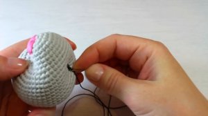 Зайка на пуговичном креплении. Вяжем голову. Зайка крючком.