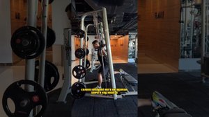 Болгарские приседания в тренажере Смита с акцентом на ягодицы