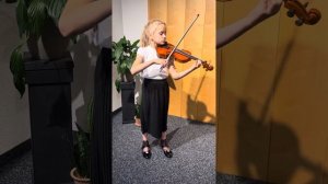«І шуміть, і гуде» Українська народ пісня (вик. Евелінка Кобець 2 класс оналайн навчання)
