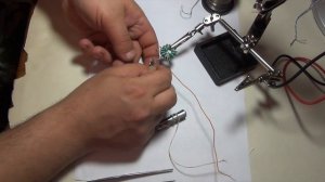 Питание светодиода от одной пальчиковой батарейки 1,5 вольта и меньше
