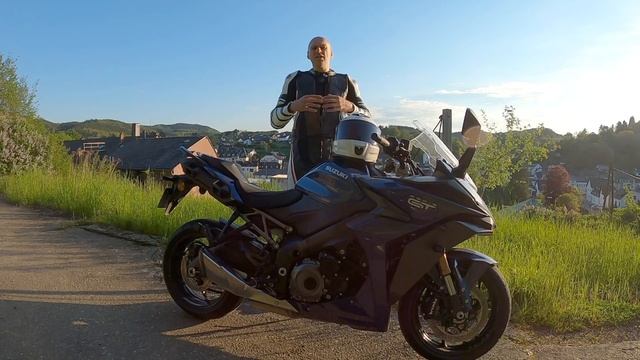 Suzuki GSX-S1000GT bez kompleksów wjechałem na Nordschleife toru Nurburgring. Sportowy test turysty смотреть онлайн