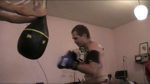 Скоростно - силовая работа боксера на груше