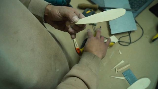 Пока сохнет смола, смастерили с оператором ВЕРТОЛЕТИК из детства. смотреть онлайн