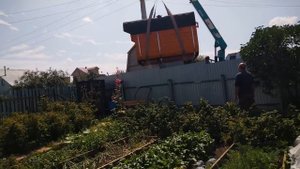Установка бани-квадро манипулятором через забор