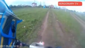 Катаюсь на питбайке! Собаки задолбали!!!!!!