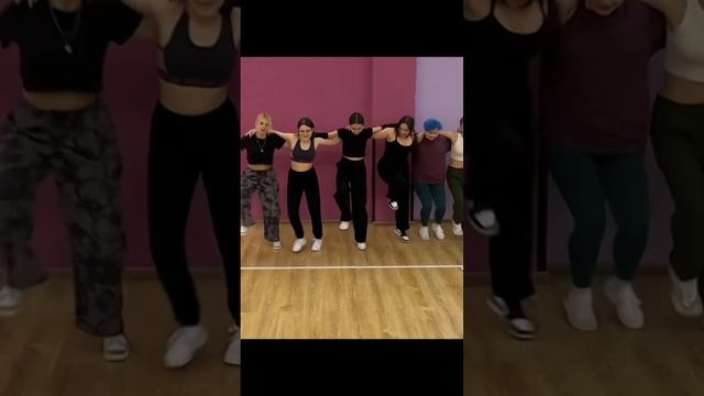 Повторили за великими!)?♀️❤️Запись в группу вк:BYS DANCE ?#bysdance #kpop #coverdance #танцыспб