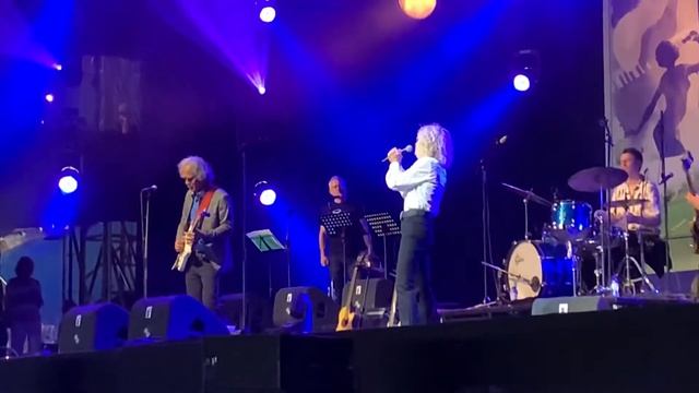 Erwin Java’s Travel Party featuring Tineke Schoemaker - Somebody Will Know Someday смотреть онлайн