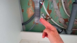 Почему воняет в кухне с канализации.