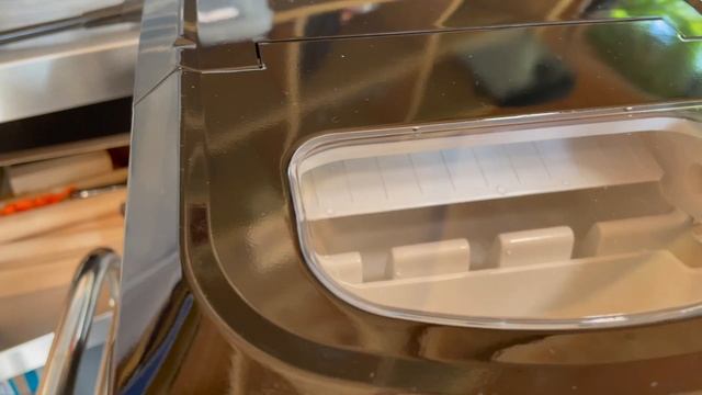 Adexa Portable ice maker run off a 1000w Hyundai HPS-1100 inverter смотреть онлайн