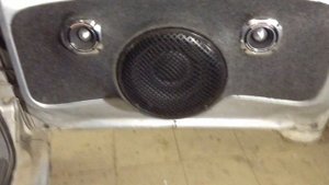 тайота фанкарго громкий тыл, подиум для 12" эстрадного саба MAGNUM MPW 12-4DC