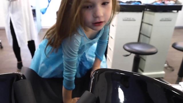 Как Соня стала Эльзой Холодное сердце - Платье и прическа принцессы Диснея смотреть онлайн