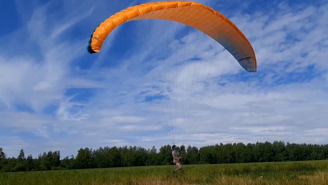 Ground handling Paraglider. Wind 2 m/s. (Параплан. Баланс. Удержание крыла над головой) смотреть онлайн