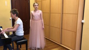 "Синеглазка" (Музыка В. Кикта, слова В. Татаринов) Исполняет Соня Ретцер