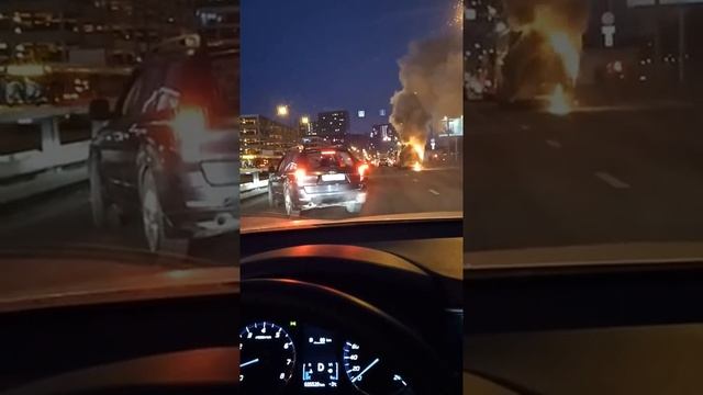 Горящий автобус на Боровском шоссе смотреть онлайн