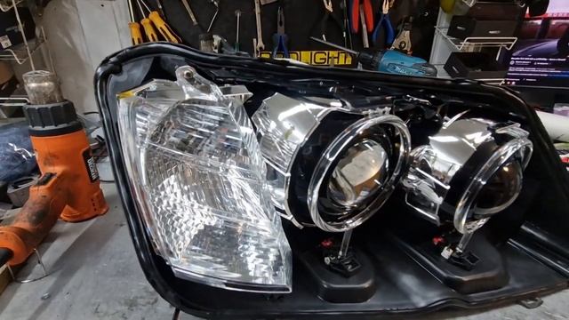 BMW X3. Крутой свет: замена биксеноновых линз на бидиодные лазерные линзы Aozoom BI-LED Laser gen5.