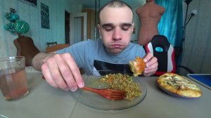 МУКБАНГ ПИРОГ С РЫБОЙ - ГОРБУША / ЯИЧНИЦА / ГРЕЧКА / САЛАТ / ОБЖОР / EATING Mukbang ASMR АСМР