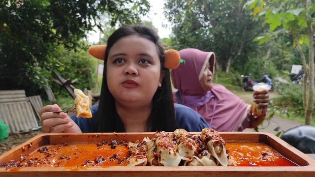 MUKBANG PANGSIT CHILLI OIL TULANG RANGU VIRAL || Pedasnya bikin istighfar ? смотреть онлайн