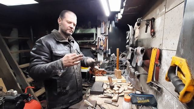 Особенности насадки топора на магазинское топорище. собираем топор Труд-Вача